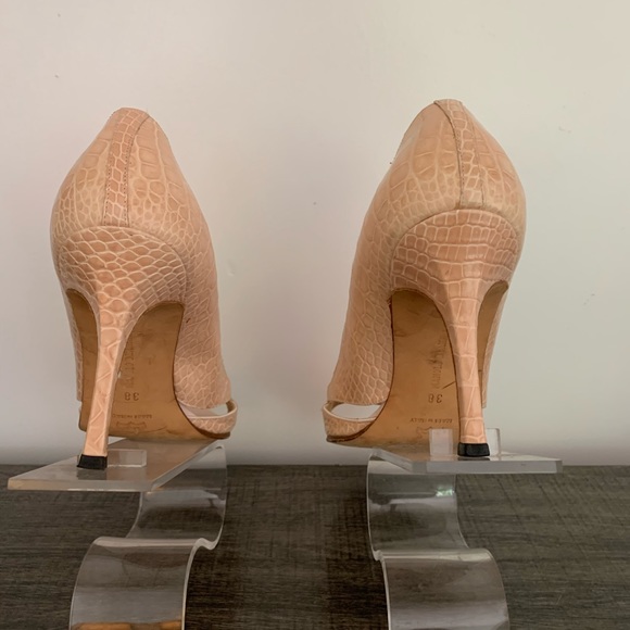 Crocodile pink Manolo Blahnik\'s 38 pumps